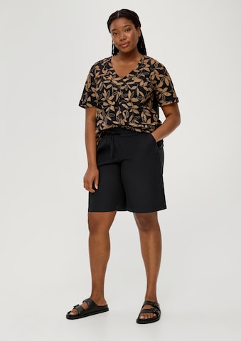 TRIANGLE Regular Shorts in Schwarz