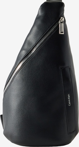 Calvin Klein Umhängetasche 'RAISED' in Schwarz: Vorderseite