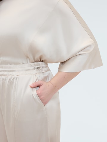 Tapered Pantaloni di Fiorella Rubino in bianco