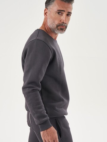 LOUIS LECLER Sweatshirt 'Carter' in Grijs