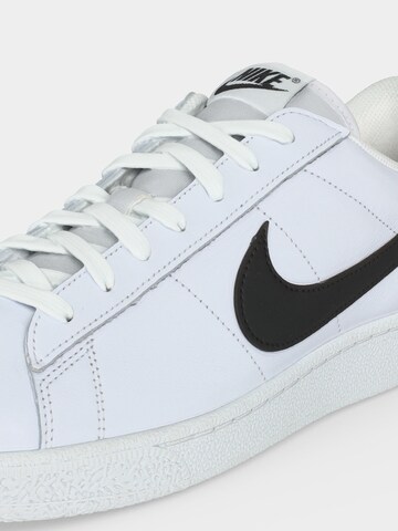 balts Nike Sportswear Zemie brīvā laika apavi 'CLASSIC'