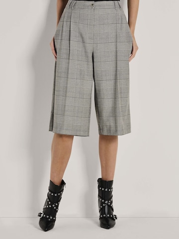 Regular Pantalon à pince 'Bermuda' MADELEINE en gris