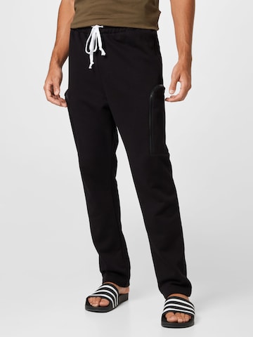 Urban Classics Regular Cargo Pants in Black: front