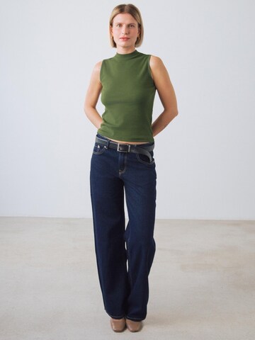 Top di Honest Basics in verde