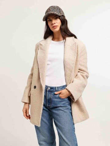 LOEVENICH Cap in Black: front