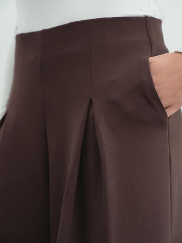 C&City Wide leg Pleat-Front Pants in Brown