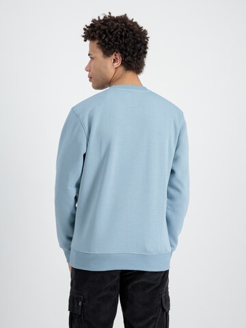 ALPHA INDUSTRIES Sweatshirt in Blau