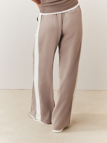 Wide Leg Pantalon à plis Next en beige