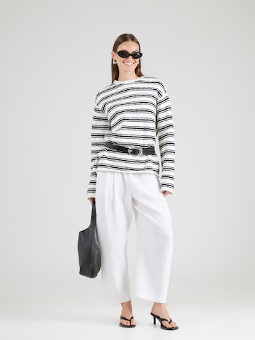 Barrel Pantaloni de la GAP pe alb