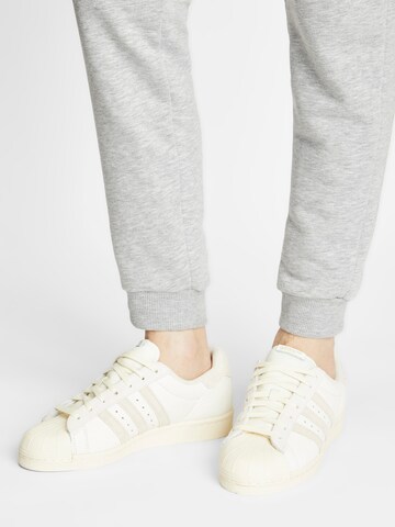 ADIDAS ORIGINALS Sneakers low ' Superstar 82 ' i hvit: forside