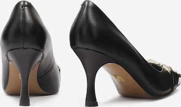 Kazar Pumps in Black