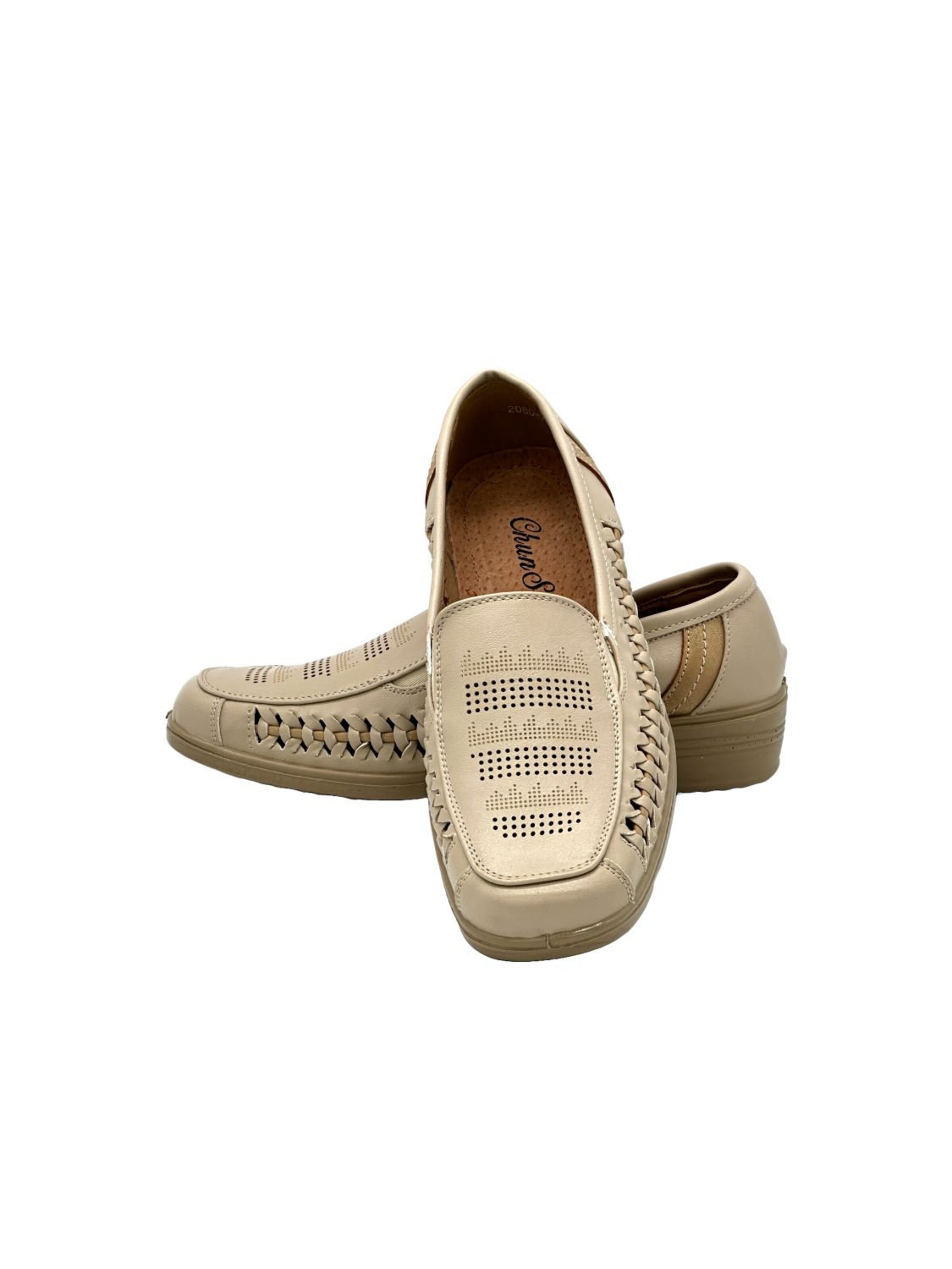 Nowaland Classic Flats in Beige