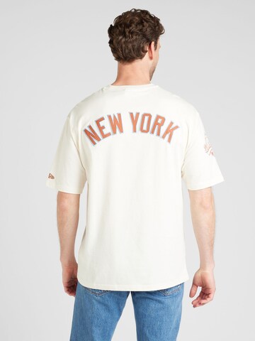 NEW ERA T-shirt i grå