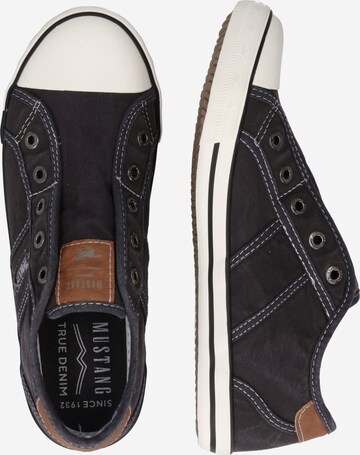 MUSTANG - Sapatilhas slip-on em preto