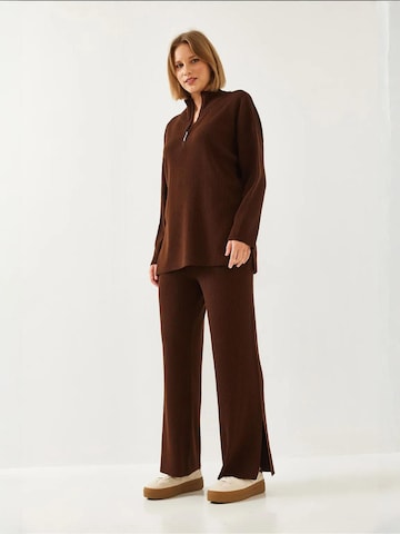 Completo pantalone di Bianco Lucci in marrone
