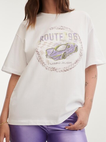 ABOUT YOU x Laura Giurcanu - Camiseta talla grande 'Blanca' en blanco