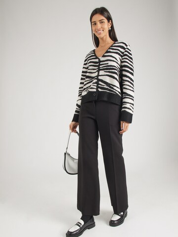 WEEKDAY - Bootcut Calças com vincos 'Cami' em preto
