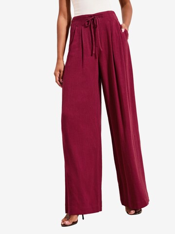 Friends Like These Широкий Брюки со складками в Красный: спереди