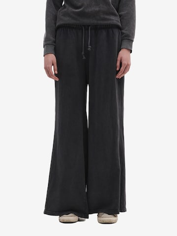 No Matter What Wide leg Trousers in Black: front