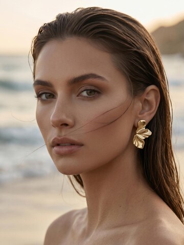 CLASSYANDFABULOUS Jewelry Earrings 'Sculptural Flow' in Gold