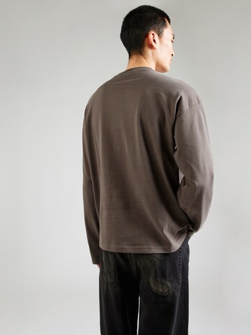 Maglietta di WEEKDAY in grigio