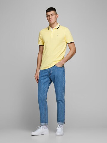 Tricou 'JJEPaulos' de la JACK & JONES pe galben