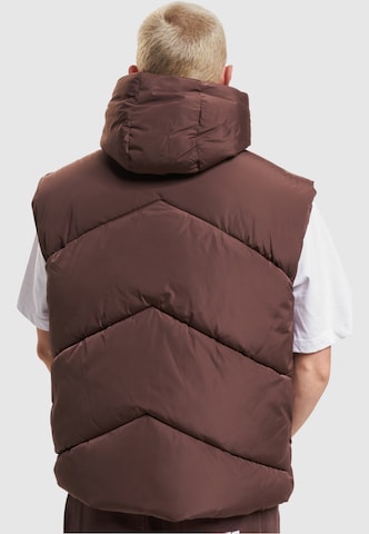 Gilet 'Chest' di Karl Kani in marrone