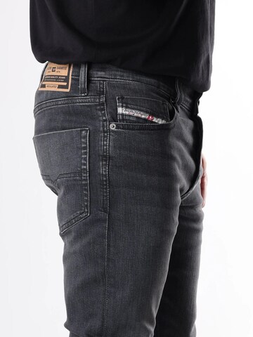 Skinny Jean 'TEPPHAR-X' DIESEL en gris