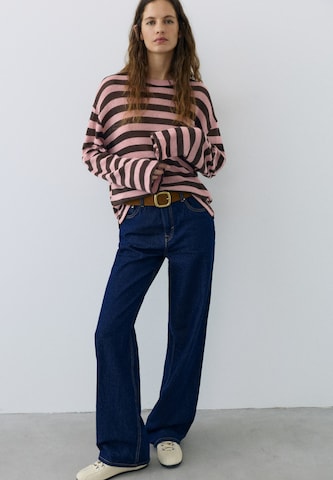 Pulover de la Pull&Bear pe roz