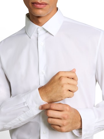 Coupe regular Chemise business TOM TAILOR en blanc