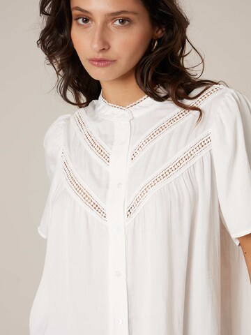 Chemisier 'Alessia' Deeluxe en blanc