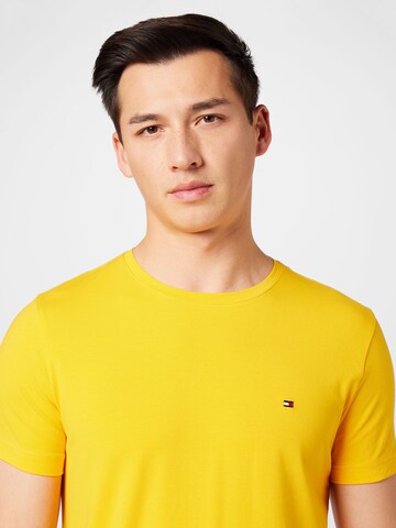 TOMMY HILFIGER Slim fit Μπλουζάκι σε κίτρινο