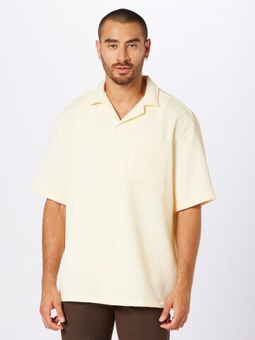 TOPMAN Comfort fit Button Up Shirt in Beige: front