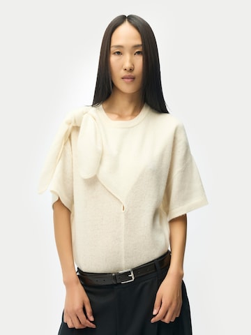 GOBI Cashmere Tröja 'Bow-Tie Cashmere T-shirt' i vit: framsida