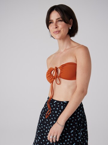 A LOT LESS Triangle Bikini top 'Lilou' in Orange: front