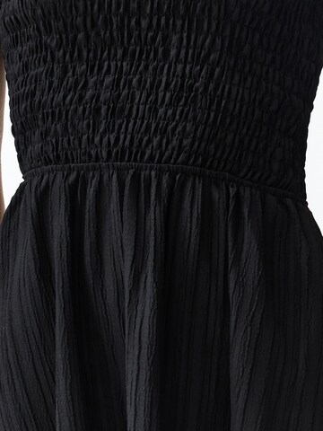 Trendyol Kleid in Schwarz