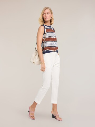 MOTIVI Slim fit Trousers in White