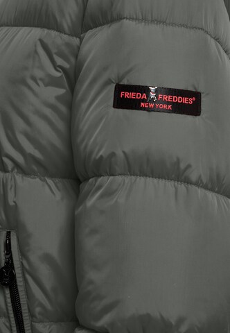 Frieda & Freddies NY Mantel in Grau