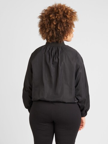 Veste mi-saison 'Minna' ONLY Carmakoma en noir