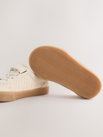 Next Сникърси в бежово