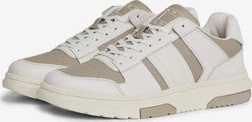 Baskets basses 'The Brooklyn' Tommy Jeans en blanc