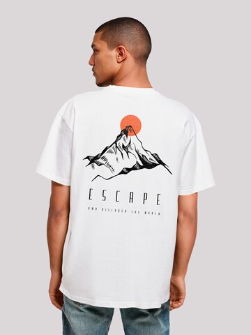 T-Shirt 'Escape Discover the World Mountain' F4NT4STIC en blanc : devant