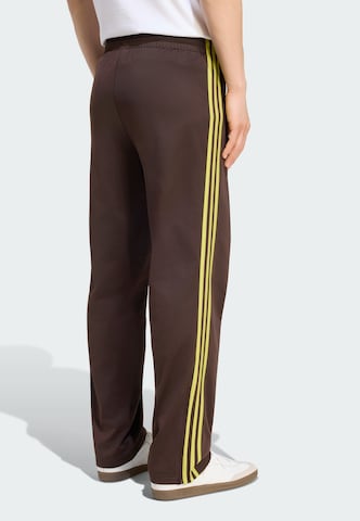 ADIDAS ORIGINALS - Regular Calças 'Firebird' em castanho