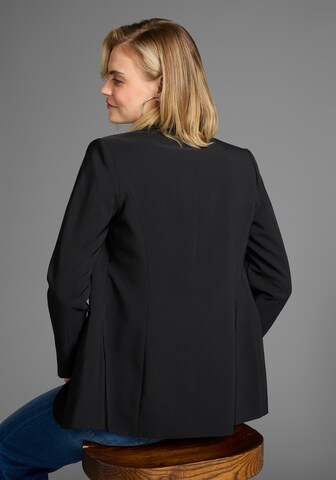 LAURA SCOTT Blazer in Black