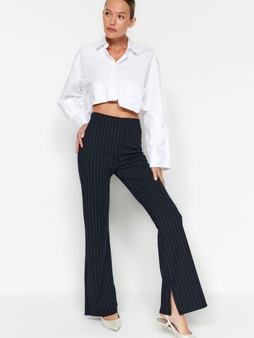 Trendyol Bootcut Hose in Blau