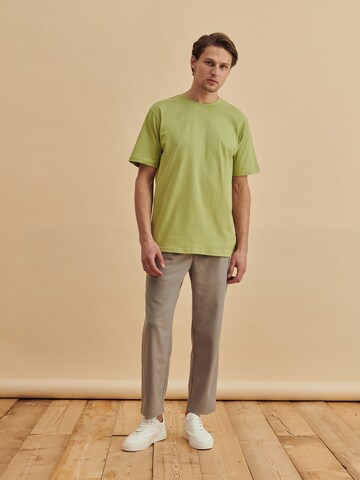 DAN FOX APPAREL Футболка 'Cem' в Зеленый