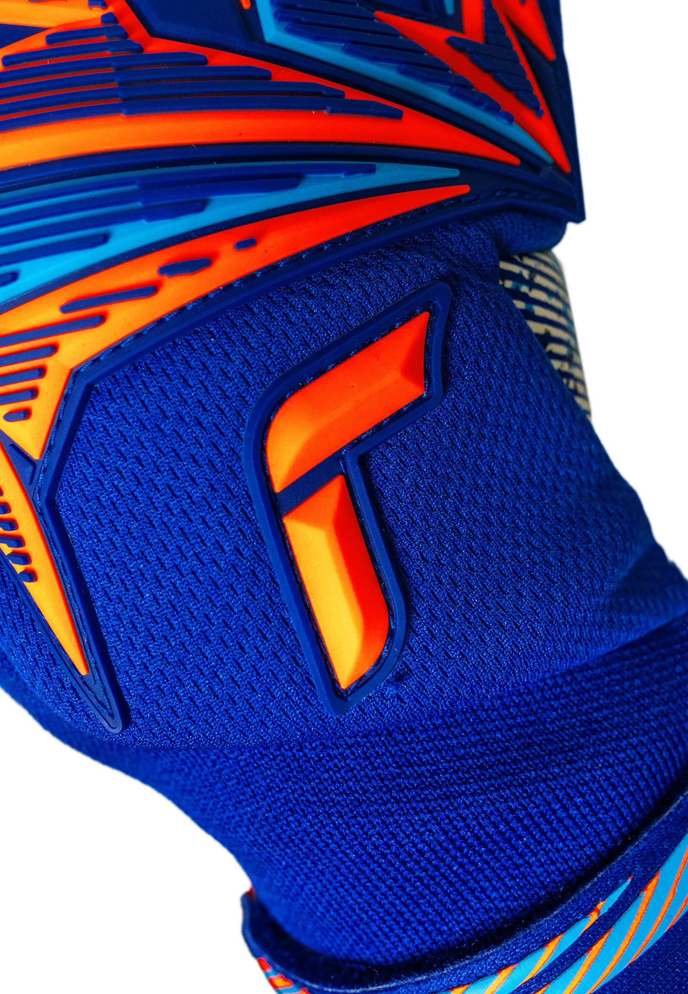 REUSCH Sports gloves 'Attrakt Freegel Fusion Goaliator' in Blue