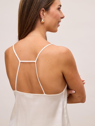 noar studios Топ в бяло