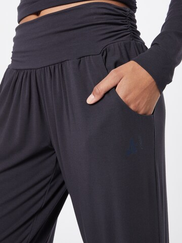 Tapered Pantaloni sportivi di CURARE Yogawear in blu