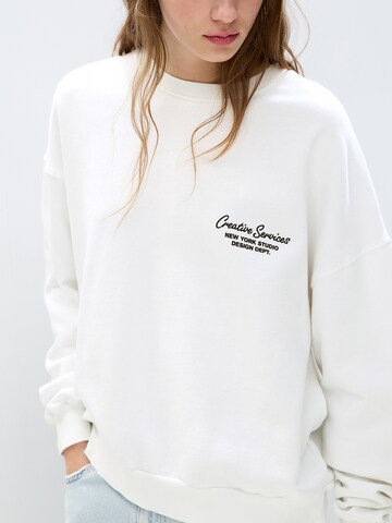 Sweat-shirt Pull&Bear en blanc